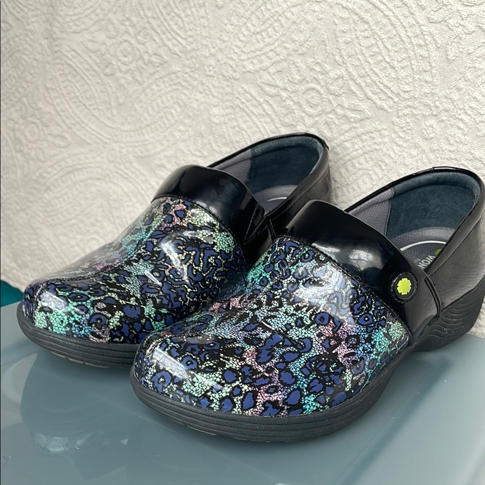 Dansko Camellia Work Wonders Clogs pastel rainbow lace leopard print size 41